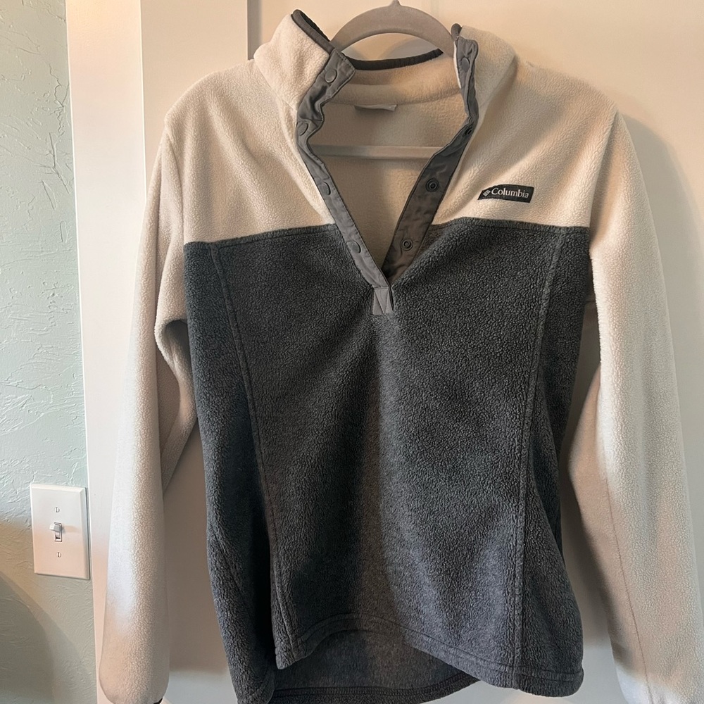 Columbia Women's Gray and Cream Sweater
